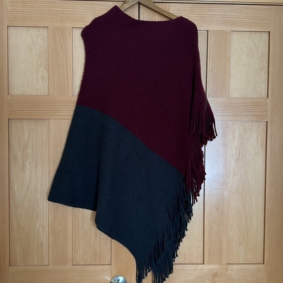Burgundy and Gray Fringe Poncho with Zipper - Picture 6 of 10